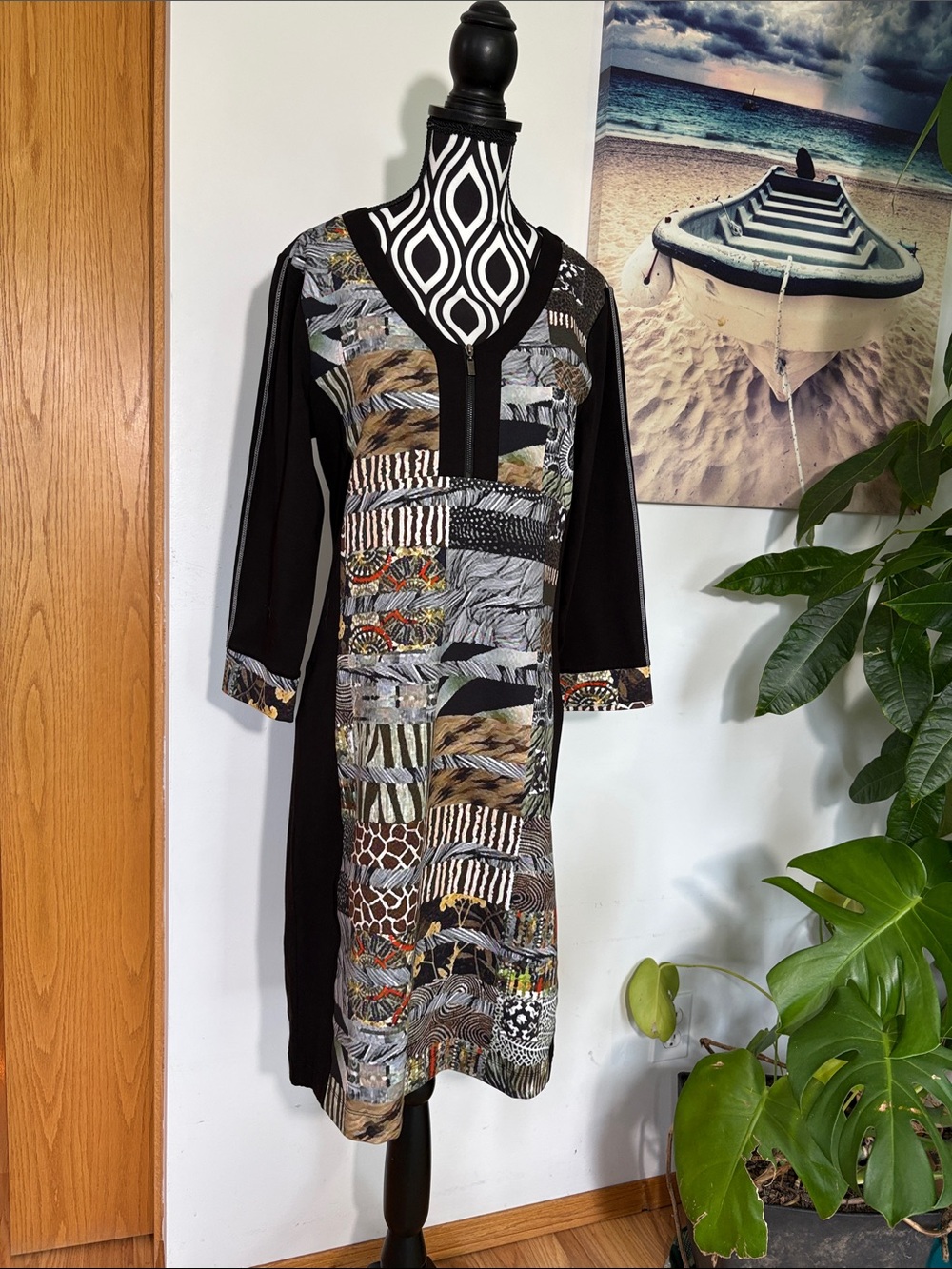 DOLCEZZA Patchwork-Print Midi Dress with V-Neck Zip and Three-Quarter Sleeves